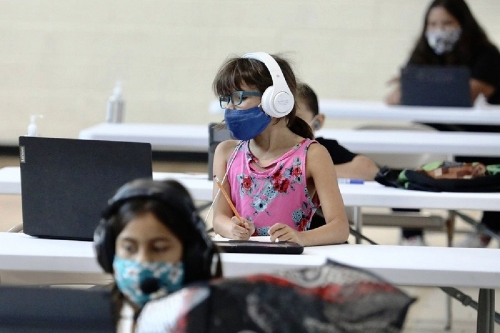 Students study online at a recreation center in Los Angeles, the United States, on Sept. 3, 2020. (Xinhua/IANS)