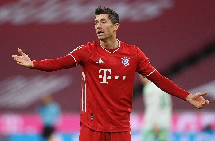 Soccer Football - Bundesliga - Bayern Munich v Werder Bremen - Allianz Arena, Munich, Germany - November 21, 2020 Bayern Munich's Robert Lewandowski reacts Pool via REUTERS/Christof Stache/File Photo