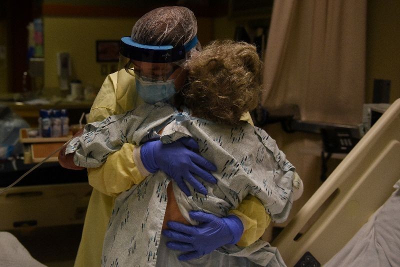 Healthcare personnel prepare to discharge a patient who had been quarantining after a possible exposure to the coronavirus disease (COVID-19) at a hospital in Lakin, Kansas, U.S., November 19, 2020. Picture taken November 19, 2020.  REUTERS/Callaghan O'Hare