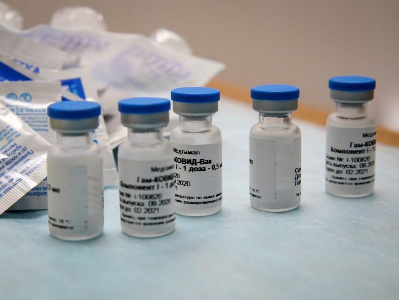 Bottles with Russia's "Sputnik-V" vaccine against the coronavirus disease (COVID-19) are seen before inoculation at a clinic in Tver, Russia October 12, 2020.  REUTERS/Tatyana Makeyeva/File Photo