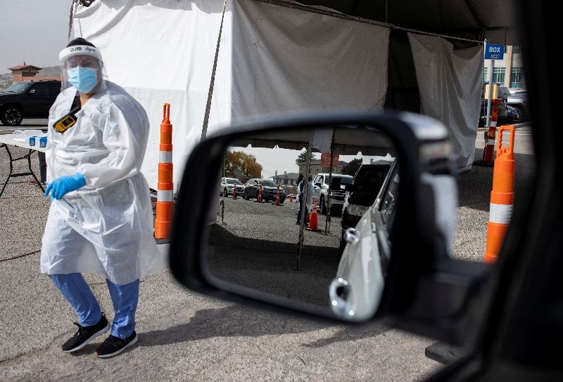 A medical personnel administers free Covid-19 tests at a state run drive-through testing site in the parking lot of the University of Texas El Paso campus amid the coronavirus disease (COVID-19) outbreak, in El Paso, Texas, U.S. November 23, 2020. REUTERS/Ivan Pierre Aguirre