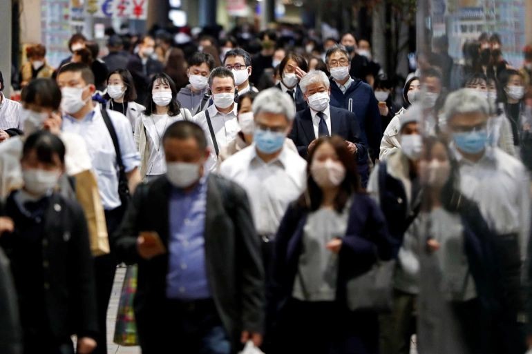 People in protective face masks walk on the street amid the coronavirus outbreak. Tokyo, Japan, November 19, 2020 [Issei Kato/Reuters]