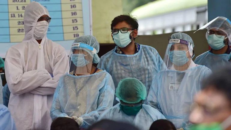 Healthcare professionals at an event in Bengaluru to pay tribute to Corona Warriors. (Photo: PTI)