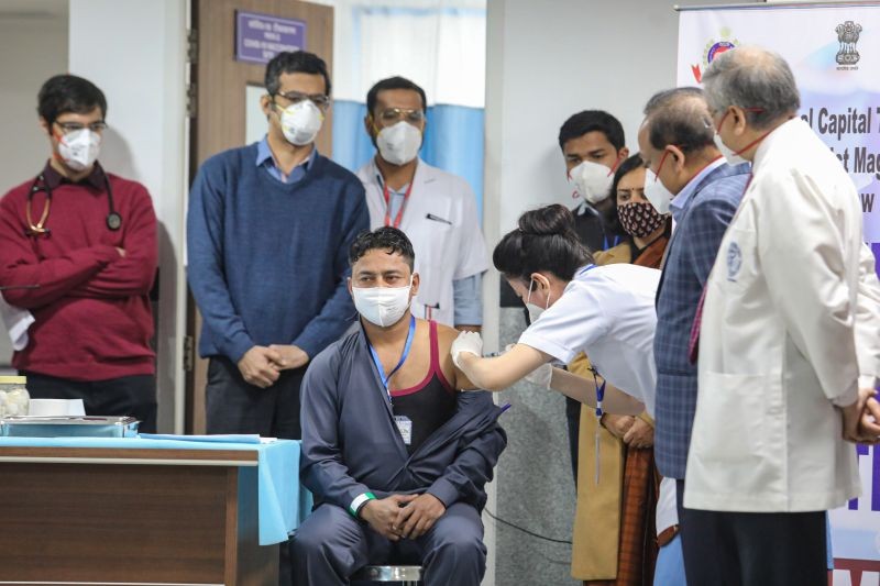 New Delhi:A medic administers the first dose of Covishield vaccine to a frontline worker in the presence of Union Health Minister Harsh Vardhan, after the virtual launch of COVID-19 vaccination drive by Prime Minister Narendra Modi, at AIIMS in New Delhi, Saturday, Jan. 16, 2021. (PTI Photo)