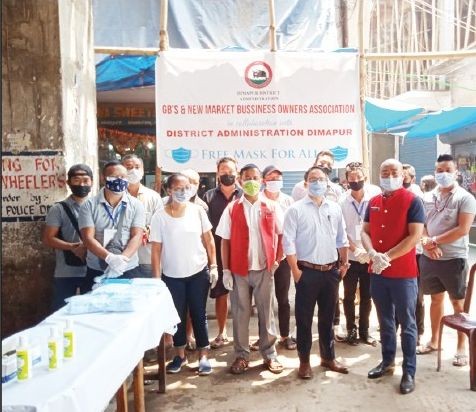 EAC Sadar Dimapur, Nukshimatong along with New Market GBs, NMBOA leaders and volunteers during the 'free mask for all' campaign at New Market, Dimapur on April 30. (Morung Photo)