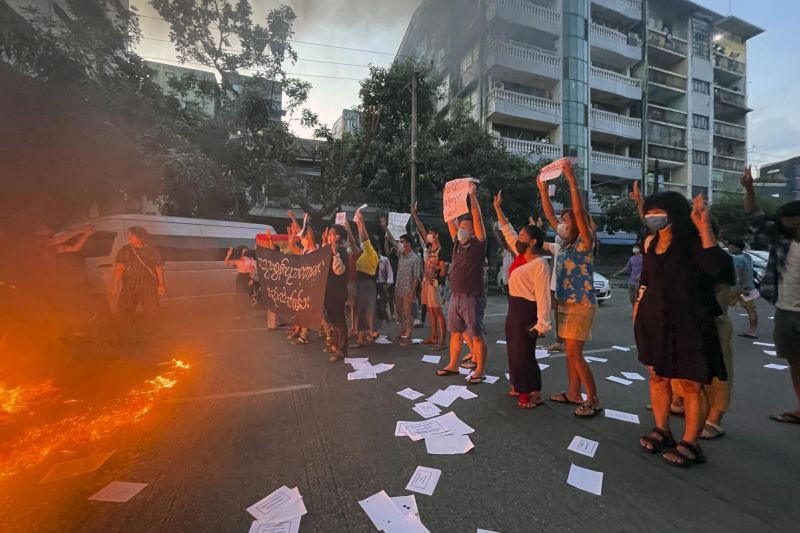 A small group of protesters hold a flash mob rally calling for a boycott of the education system under the military government that ousted Myanmar leader Aung San Suu Kyi in Tarmwe township in Yangon, Myanmar on November 10, 2021. (AP Photo)