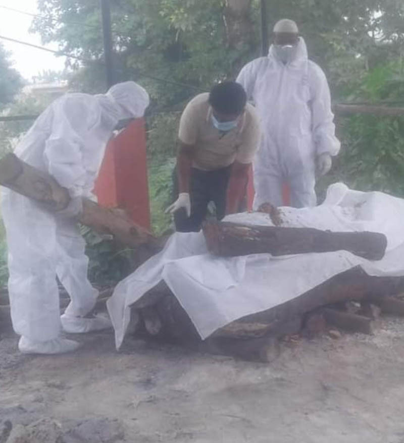 NS. Khalid and Tapas Chakraborty, who have dedicated their lives to the campaign of cremation of unclaimed corpses and food to the needy. (IANS Photo)