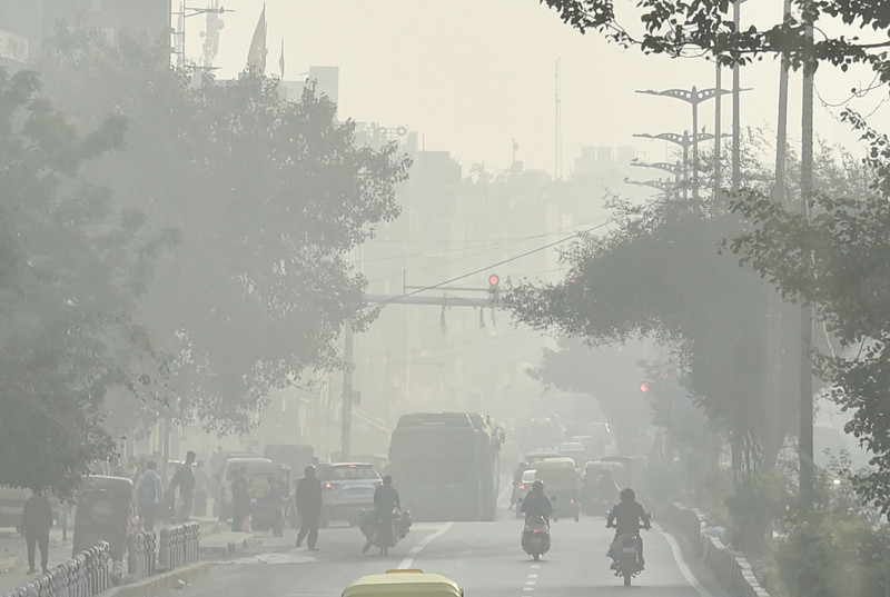 Vehicles ply on a road amid smog, in New Delhi on November 17, 2021. (PTI Photo)