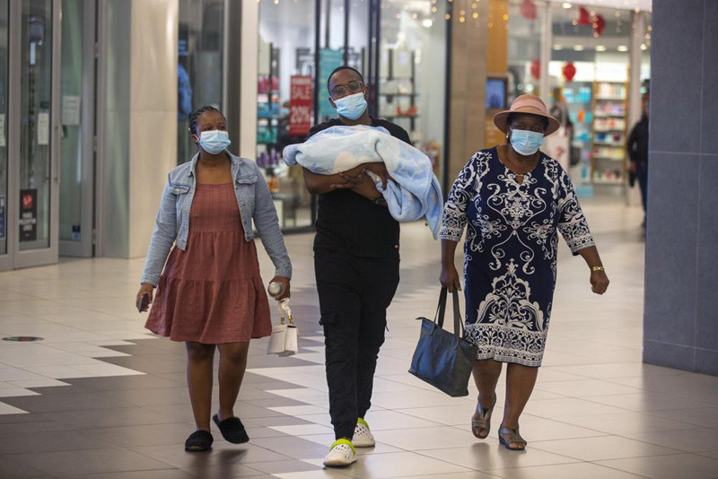 People with masks walik, at a shopping mall, in Johannesburg, South Africa, Friday Nov. 26, 2021. Advisers to the World Health Organization are holding a special session Friday to flesh out information about a worrying new variant of the coronavirus that has emerged in South Africa, though its impact on COVID-19 vaccines may not be known for weeks. (AP Photo)
