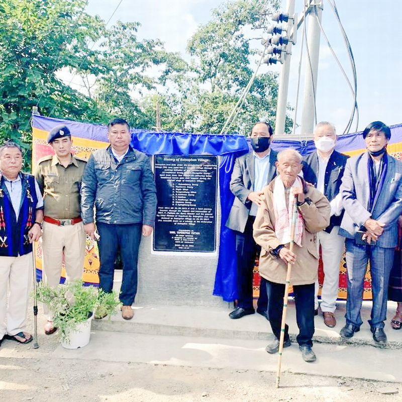 Dy CM Y Patton, MLA Dr Chumben and other dignitaries while unveiling the inaugural monolith of Satsuphen village on November 12.