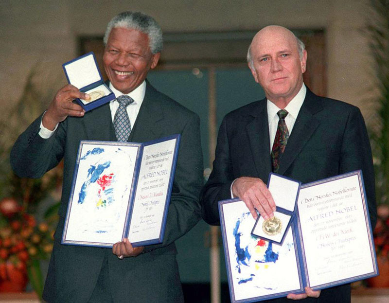 South African Deputy President F.W. de Klerk, right, and South African President Nelson Mandela pose with their Nobel Peace Prize Gold Medal and Diploma, in Oslo, Dec. 10, 1993. F.W. de Klerk, who oversaw end of South Africa's country’s white minority rule, has died at 85 it was announced on November 11, 2021. (AP File Photo)