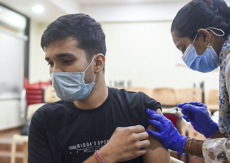A health worker inoculates a beneficiary with a dose of Covid-19 vaccine at SIES college, Sion in Mumbai on November 29, 2021. (PTI Photo)