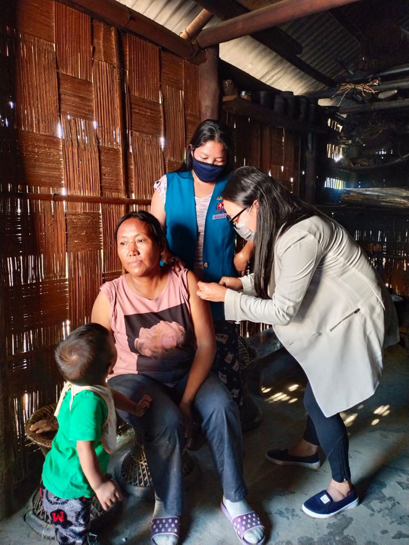 Team led by Community Health Officer of Tssori Health & Wellness Centre carried out Har Ghar Dastak Covid-19 vaccination at New Tssori village under Bhandari Block, Wokha district. (Photo Courtesy: Twitter: Chos Rhts@Chos_Rhts)