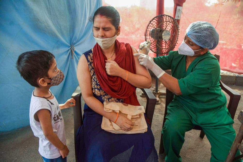 Navi Mumbai: A beneficiary recevies a dose of COVID-19 vaccine during a camp held by Navi Mumbai Municipal Corporation (NMMC), in Navi Mumbai, Saturday, Dec 11, 2021. (PTI Photo)