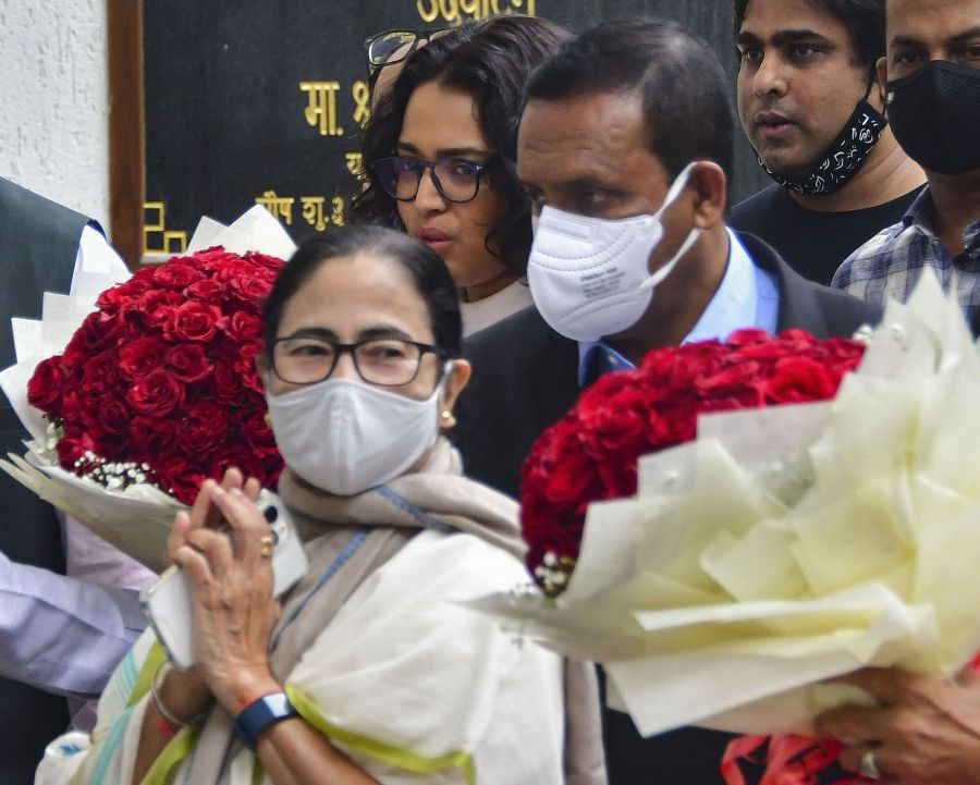 Mumbai: West Bengal Chief Minister Mamata Banerjee arrives at Y B Chavan centre to attend meeting with civil society members, in Mumbai, Wednesday, Dec. 1, 2021. (PTI Photo)