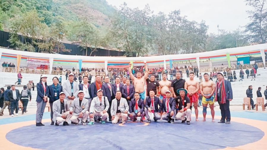 Champion Kezhaseluo-o Pienyu with others. (Morung Photo)