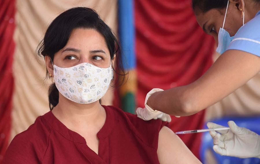 Chennai: A health worker administers a dose of COVID-19 vaccine to a woman, at the 19th Mega Vaccine Drive, at the IIT-Madras campus, in Chennai, Saturday, Jan. 22, 2022. (PTI Photo/R Senthil Kumar)