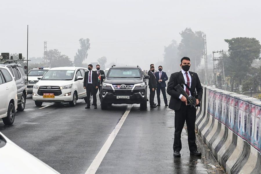 Prime Minister Narendra Modi's cavalcade stuck on a flyover, in Ferozepur, Wednesday, Jan. 5, 2022. (PTI Photo)