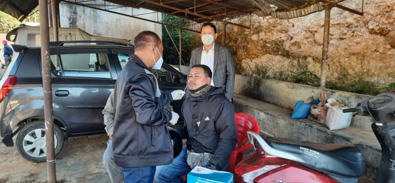 Medical Department, Peren district conducted COVID testing and vaccination drive in Mhainamtsi and Heningkunglwa Check Gate, Peren district last December. (Photo Courtesy: twitter@sophieakho)