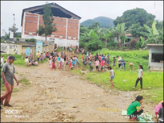 Students, teaching Staff and others carrying out a mass social work held at Ahthibung town Peren on June 28.