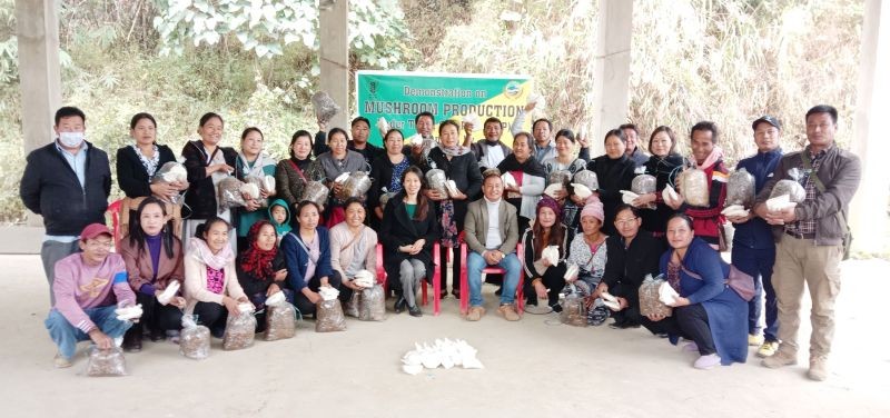 Dignitaries with participants of training programme on mushroom cultivation at Peducha on February 5.