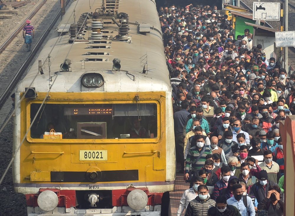 Kolkata:Passengers deboard from a local train at a platform on the day of tabling of the Union Budget by Finance Minister Nirmala Sitharaman in the Lok Sabha, in Kolkata, Tuesday, Feb. 1, 2022. (PTI Photo/Swapan Mahapatra)(