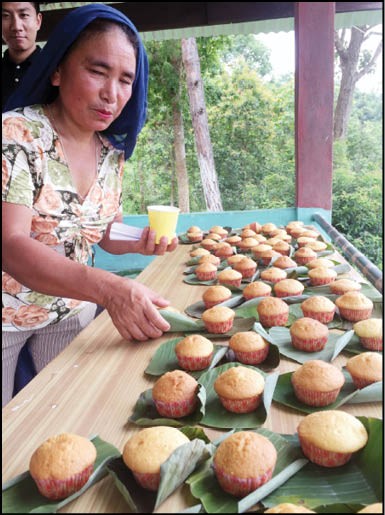Refreshments served in Banana leaves and paper cups during the seminar organised by the District Administration Sanis in an effort to go ‘plastic free’ and create mass awareness. (Photo Courtesy: ADC Sanis)
