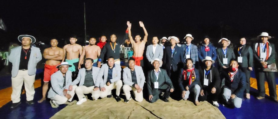 Nlumrai with other winners, guest of honour and other officials. (Morung Photo)