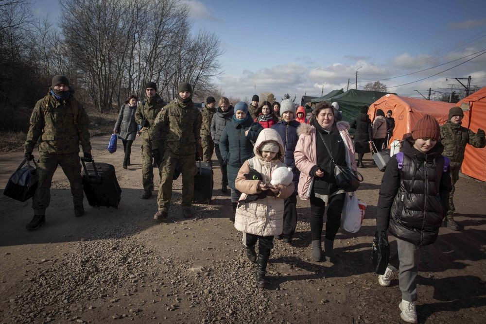 Medyka: Women and children arrive at a makeshift camp to board a train heading to Krakow after fleeing Ukraine, at the border crossing in Medyka, Poland, Thursday, March 10, 2022. U.N. officials said that the Russian onslaught has forced 2 million people to flee Ukraine. It has trapped others inside besieged cities that are running low on food, water and medicine amid the biggest ground war in Europe since World War II. AP/PTI(