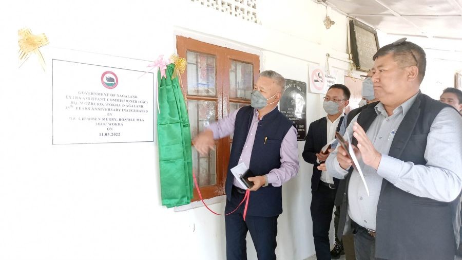 Dr Chumben Murry unveiling the Monolith of the 25 years silver jubilee of Wozhuro EAC HQ.