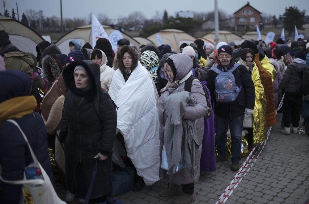 Medyka: Refugees wait in a crowd for transportation after fleeing from the Ukraine and arriving at the border crossing in Medyka, Poland, Monday, March 7, 2022. Hundreds of thousands of Ukrainian civilians attempting to flee to safety Sunday were forced to shelter from Russian shelling that pummeled cities in Ukraine‚Äôs center, north and south. AP/PTI
