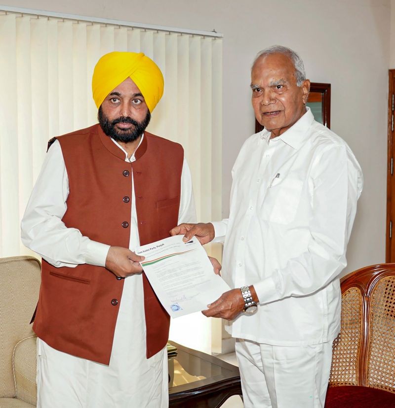 AAP leader Bhagwant Mann meets Punjab Governor Banwarilal Purohit and stakes claim to form government in Punjab, at Raj Bhawan in Chandigarh. (PTI Photo)