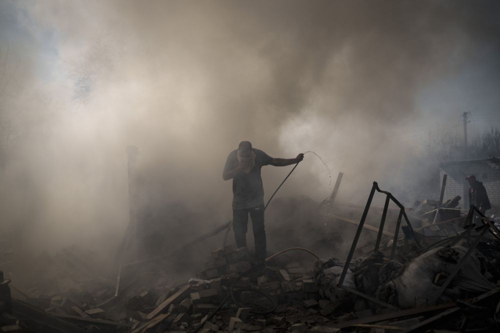 Officials: 300 dead in airstrike on theatre in Mariupol