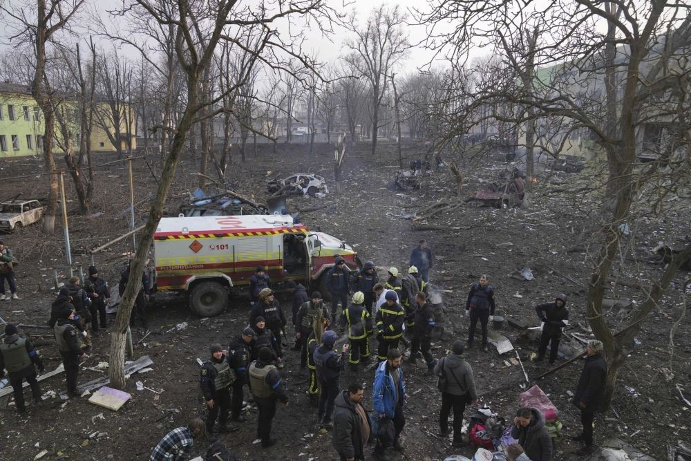 Mariupol: Ukrainian servicemen and firefighters stand in the area outside of a maternity hospital damaged in a shelling attack in Mariupol, Ukraine, Wednesday, March 9, 2022. Associated Press journalists, who have been reporting from inside blockaded Mariupol since early in the war, documented this attack on the hospital and saw the victims and damage firsthand. They shot video and photos of several bloodstained, pregnant mothers fleeing the blown-out maternity ward, medics shouting, children crying. AP/PTI(