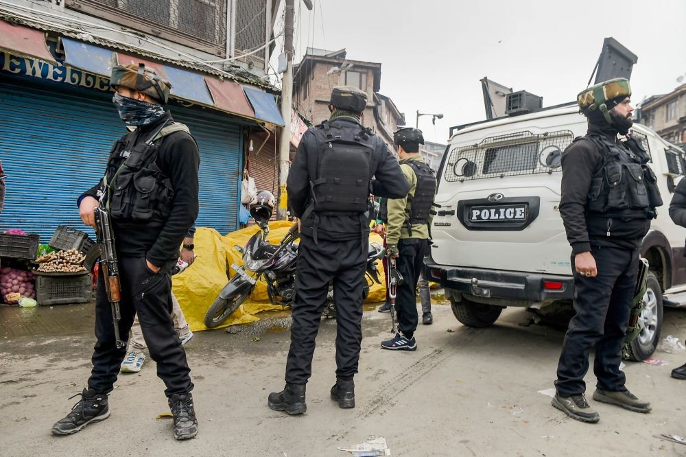 1 killed, 24 hurt as terrorists hurl grenade at security forces in J&K's Srinagar