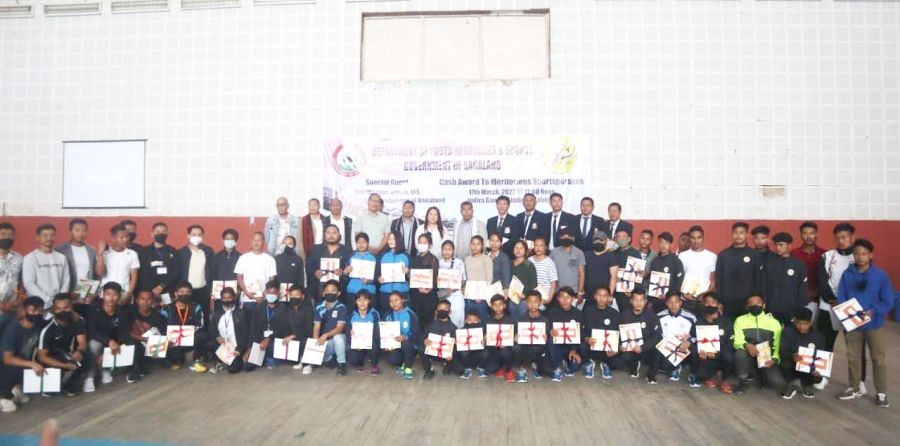 The awardees with government dignitaries at the 2022 State Sports Awards function held at the Indira Gandhi Stadium on March 17.