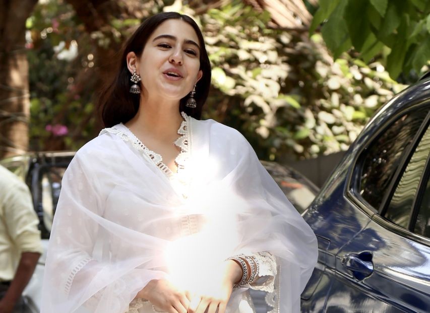 Mumbai: Bollywood actress Sara Ali Khan spotted at Medico office, in Mumbai, Tuesday, April 12, 2022. (PTI Photo)