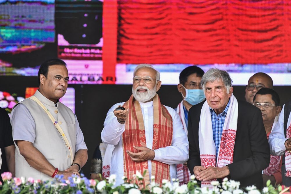 Dibrugarh: Prime Minister Narendra Modi with eminent industrialist Ratan Naval Tata inaugurates a cancer care centre, at Assam Medical College and Hospital (AMCH), in Dibrugarh, Thursday, April 28, 2022. Assam Chief Minister Himanta Biswa Sarma is also seen. (PTI Photo) (PTI04_28_2022_000124B)