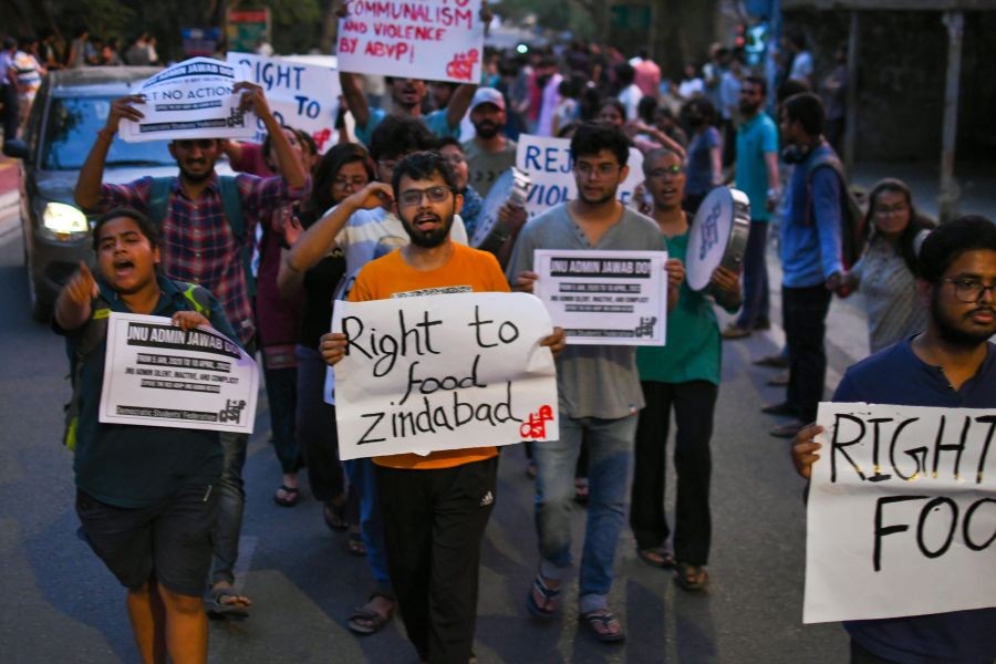 New Delhi: Students from JNUSU form human chain from Sabarmati Hostel to North Gate against alleged ABVP attack on students at JNU campus, in New Delhi, Tuesday, April 12, 2022. (PTI Photo)