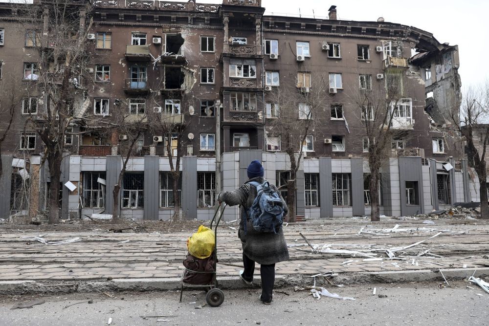 Russia bears down on Mariupol, strikes other Ukraine cities