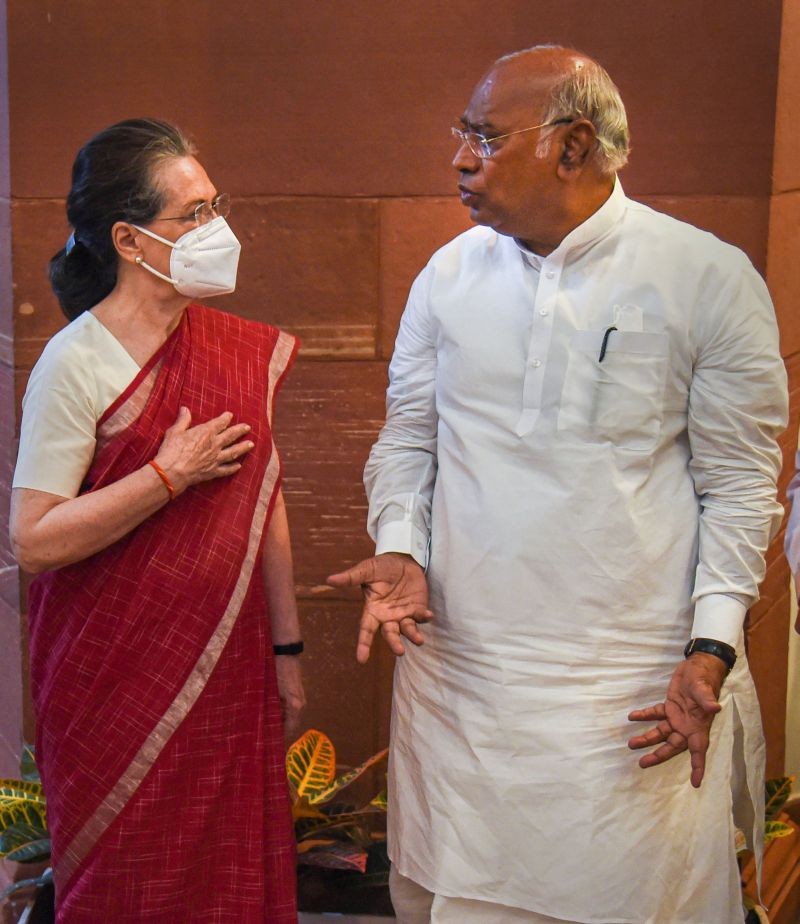 Congress chief Sonia Gandhi and senior party leader Mallikarjun Kharge while paying tribute to Babu Jagjivan Ram on his birth anniversary, at Parliament House in New Delhi on April 5, 2022. (PTI Photo)