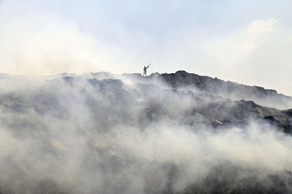 New Delhi: Smoke rises due to fire at Bhalswa landfill site, in New Delhi, Friday, April 29, 2022. (PTI Photo/Ravi Choudhary)