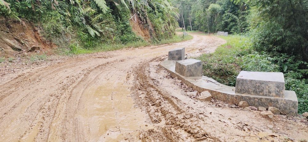 A stretch of road from Sanis Zero point to Lakhuti village. (Photo Courtesy: LMRSU)