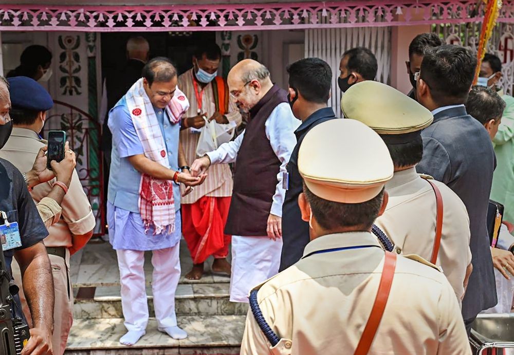 **EDS: TWITTER IMAGE POSTED BY @himantabiswa ON MONDAY, MAY 9, 2022** Mankachar: Union Home Minister Amit Shah with Assam CM Himanta Biswa Sarma visits  Kamakhya Temple at Thakuranbari, Mankachar. (PTI Photo)(