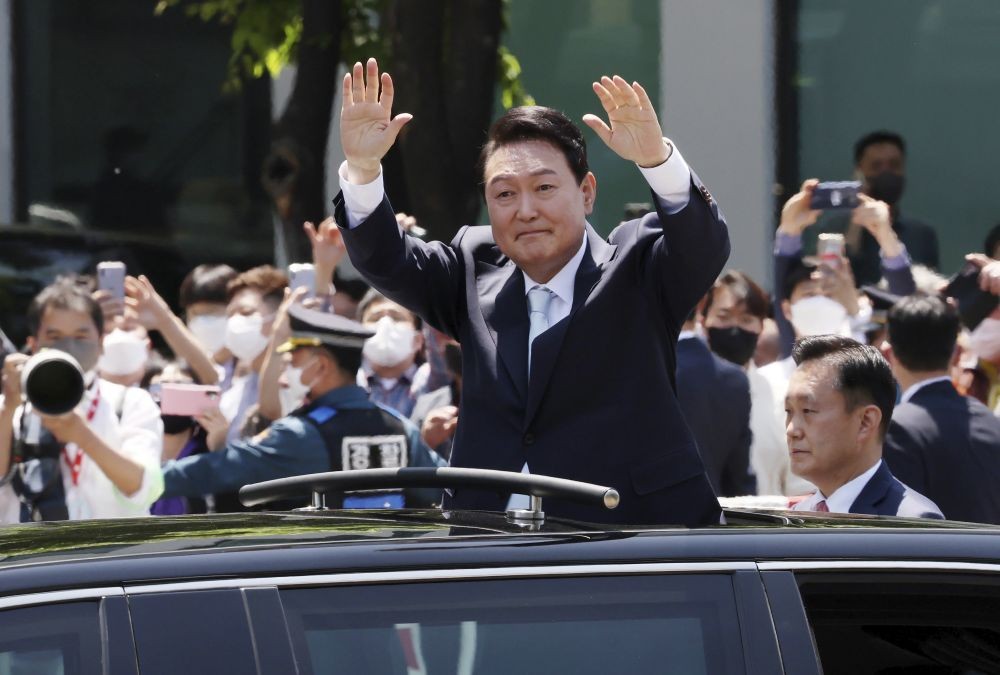 Seoul : South Korea's new President Yoon Suk Yeol waves from a car after the Presidential Inauguration outside the National Assembly in Seoul, South Korea, Tuesday, May 10, 2022. AP/PTI