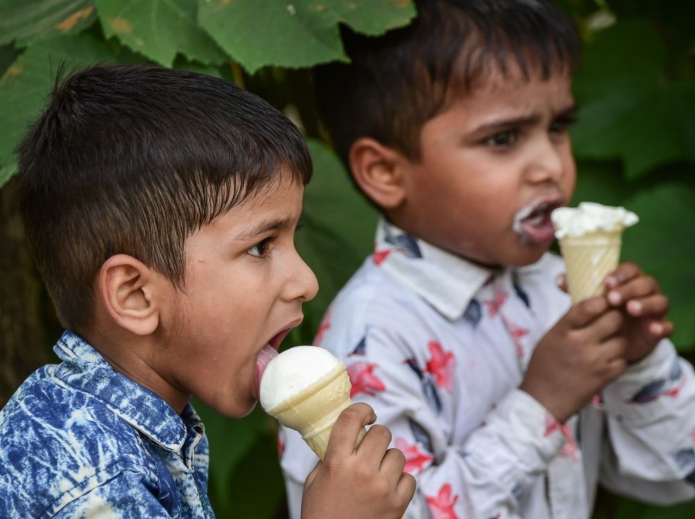 New Delhi: Children eat ice cream on a hot summer day, in New Delhi, Sunday, May 29, 2022.  (PTI Photo/Kamal Kishore)