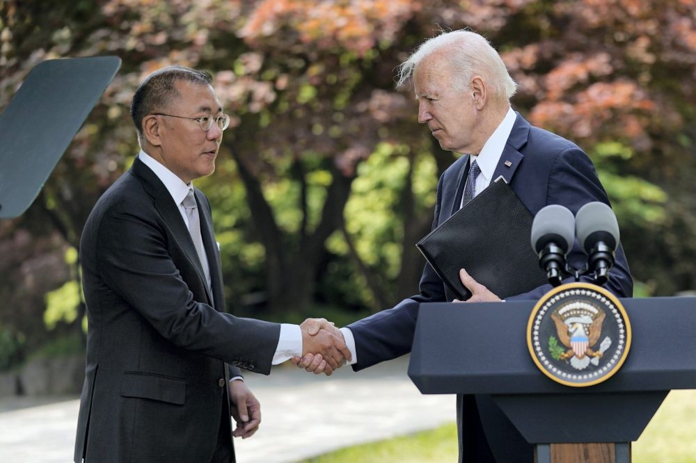 U.S. President Joe Biden, right, shakes hands with Hyundai Motor Group Executive Chairman Euisun Chung as they meet the media, at the Grand Hyatt Seoul, Sunday, May 22, 2022, in Seoul. AP/PTI