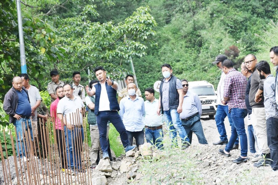 Advisors and Kohima District Administration along with SAYO inspects ongoing existing road maintenance and repairing works between Kohima to Khuzama on May 28. (DIPR Photo)