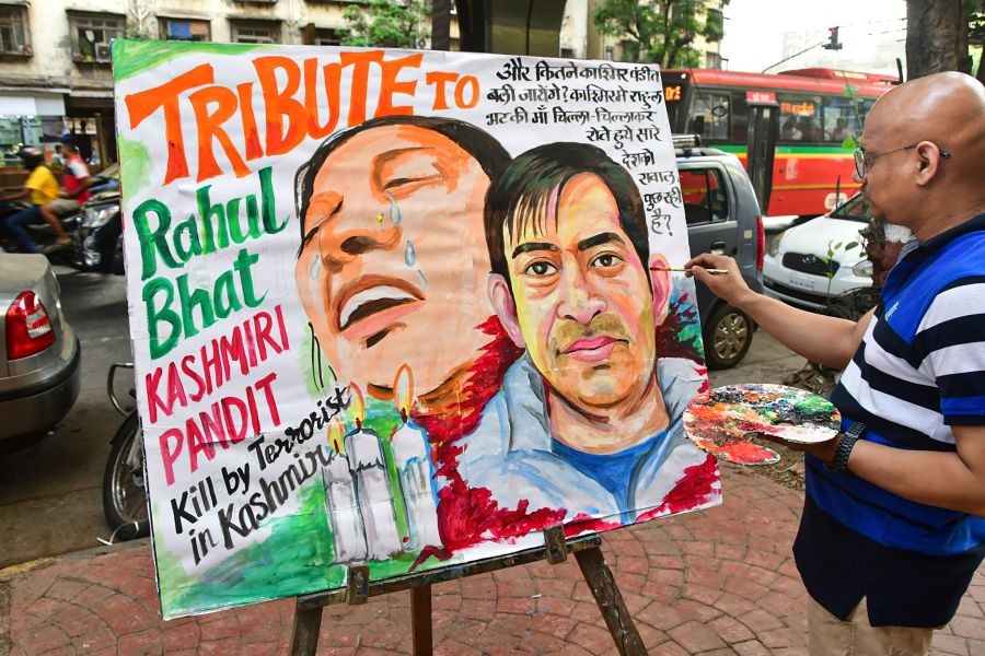 Mumbai: A student from Gurukul art school makes a painting to pay tribute to Rahul Bhat, a Kashmiri pandit killed by militants in Kashmir, in Mumbai, Friday, May 13, 2022. (PTI Photo)(