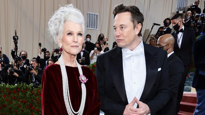 Elon Musk along with his mother Maye Musk at Met Gala (Twitter)